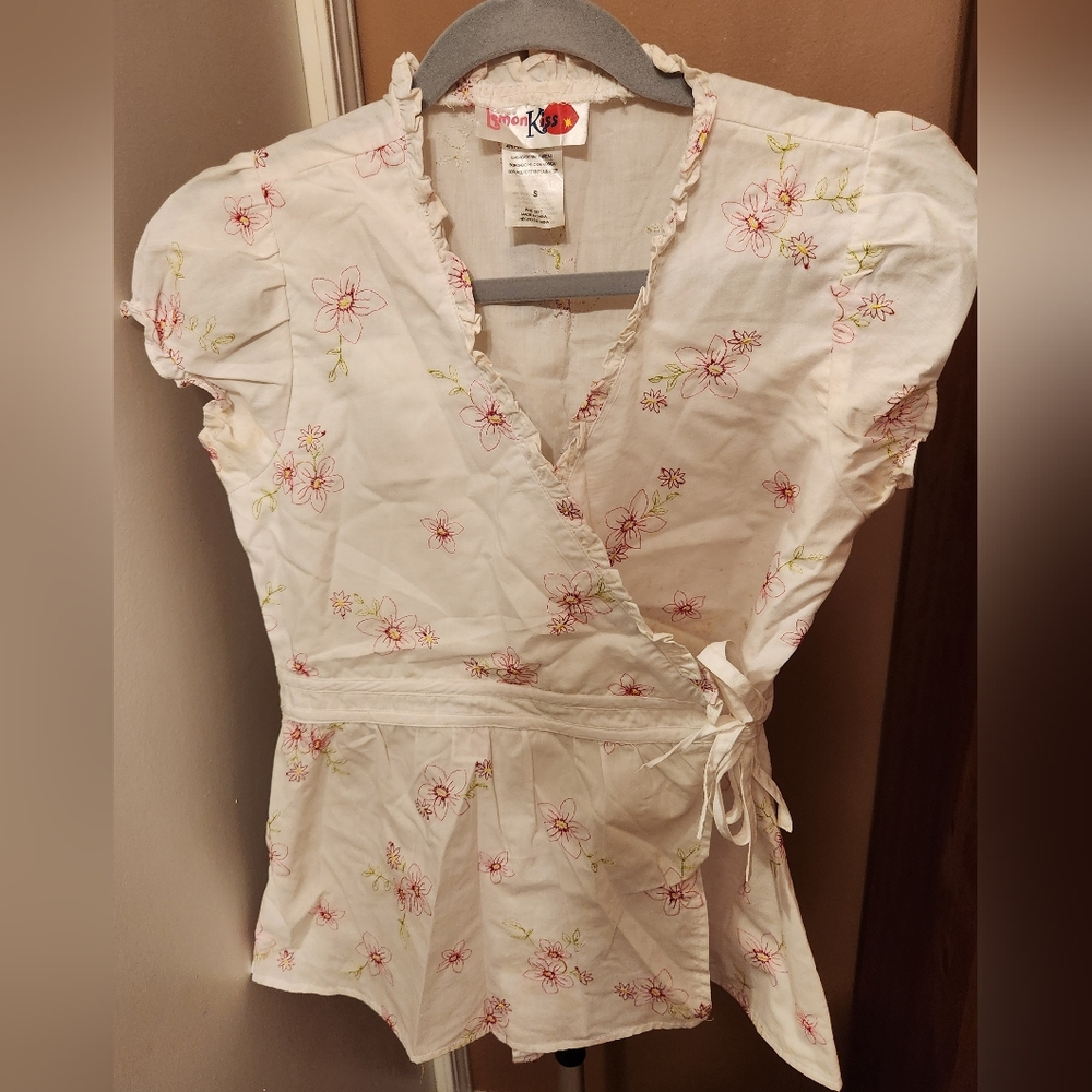 Lemon Kiss Short Sleave White, Coloful Floral Embroidery Wrap Blouse